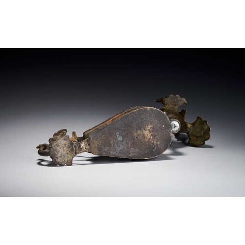 105 - A BRONZE PEACOCK KUMKUM TIKKA SPIRITUAL BOX, DECCAN INDIA, 17TH CENTURY This bronze ritual container... 