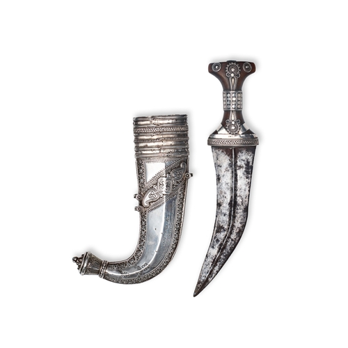 111 - A RARE INSCRIBED SAUDI ARAB JAMBIYA DAGGER AND SCABBARD TAKEN AT THE BATTLE OF TALNEIR 1818 This lot... 