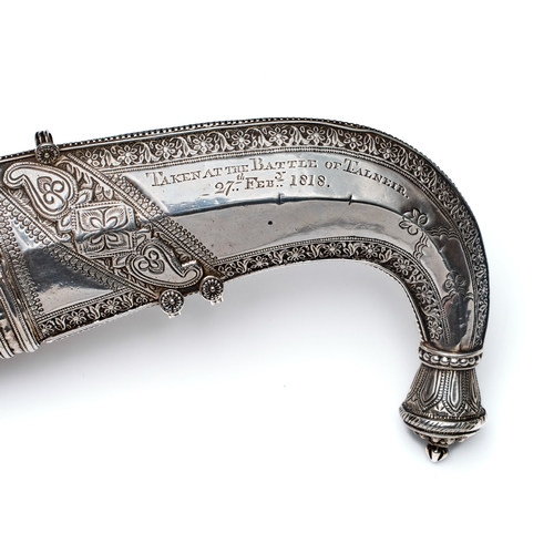 111 - A RARE INSCRIBED SAUDI ARAB JAMBIYA DAGGER AND SCABBARD TAKEN AT THE BATTLE OF TALNEIR 1818 This lot... 