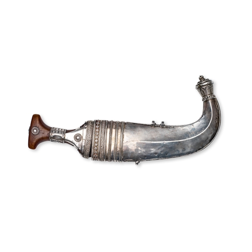 111 - A RARE INSCRIBED SAUDI ARAB JAMBIYA DAGGER AND SCABBARD TAKEN AT THE BATTLE OF TALNEIR 1818 This lot... 