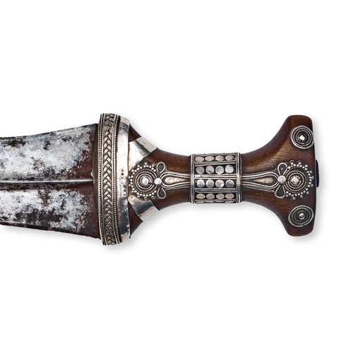111 - A RARE INSCRIBED SAUDI ARAB JAMBIYA DAGGER AND SCABBARD TAKEN AT THE BATTLE OF TALNEIR 1818 This lot... 