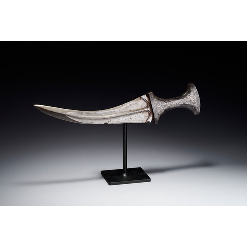 115 - AN INDIAN STEEL DAGGER KHANJAR DAGGER WITH SILVER KOFTGARI INLAY, 19TH CENTURY The double-edged blad... 