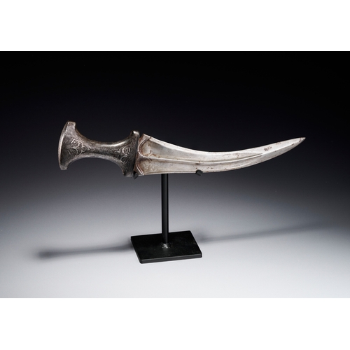 115 - AN INDIAN STEEL DAGGER KHANJAR DAGGER WITH SILVER KOFTGARI INLAY, 19TH CENTURY The double-edged blad... 