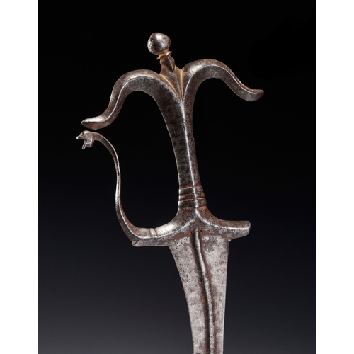 117 - AN INDIAN CHILANUM DAGGER, DECCAN OR SOUTHERN REGION, 16TH TO 17TH CENTURY This Indian Chilanum dagg... 