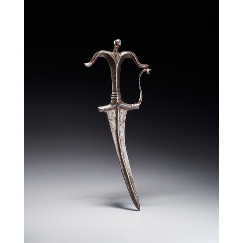 117 - AN INDIAN CHILANUM DAGGER, DECCAN OR SOUTHERN REGION, 16TH TO 17TH CENTURY This Indian Chilanum dagg... 