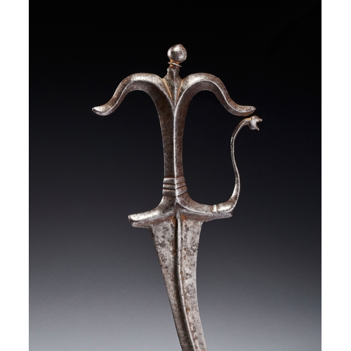 117 - AN INDIAN CHILANUM DAGGER, DECCAN OR SOUTHERN REGION, 16TH TO 17TH CENTURY This Indian Chilanum dagg... 