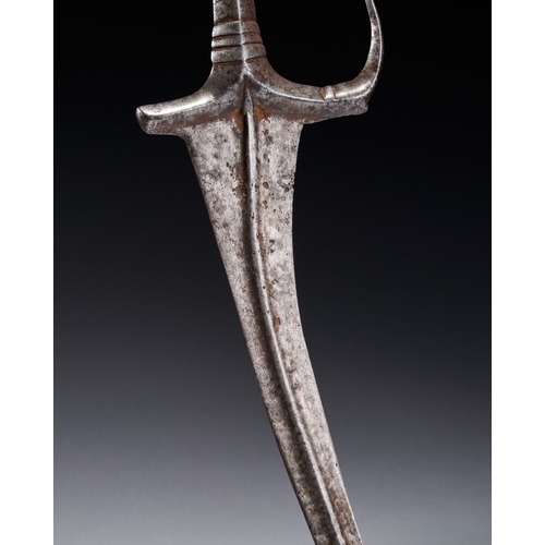 117 - AN INDIAN CHILANUM DAGGER, DECCAN OR SOUTHERN REGION, 16TH TO 17TH CENTURY This Indian Chilanum dagg... 