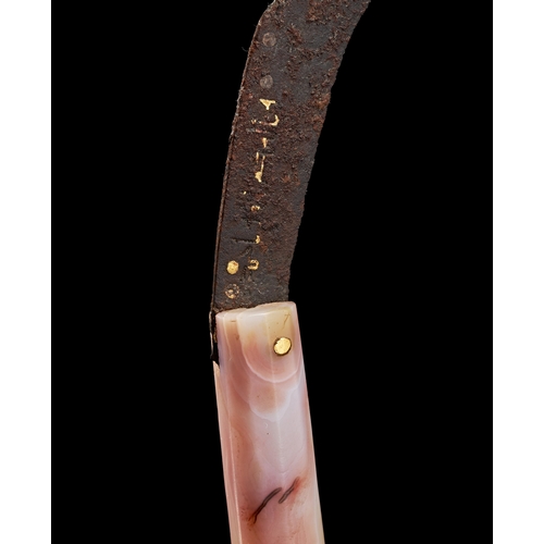 120 - A HAWKBILL PRUNING KNIFE WITH GOLD INLAY AND BANDED AGATE HANDLE, GHAZNAVID OR SELJUK, EASTERN PERSI... 