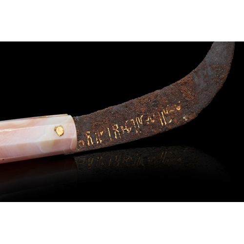 120 - A HAWKBILL PRUNING KNIFE WITH GOLD INLAY AND BANDED AGATE HANDLE, GHAZNAVID OR SELJUK, EASTERN PERSI... 