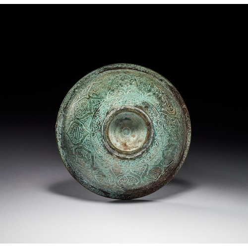 82 - A SAFAVID ENGRAVED BRONZE MAGIC BOWL, PERSIA, 17TH CENTURY The piece is decorated with extensive cha... 