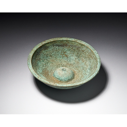 82 - A SAFAVID ENGRAVED BRONZE MAGIC BOWL, PERSIA, 17TH CENTURY The piece is decorated with extensive cha... 