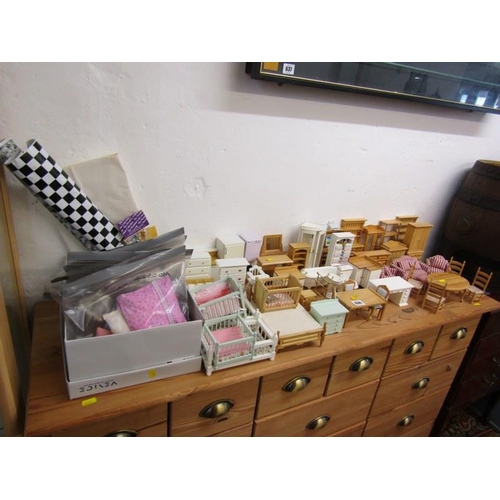 636 - DOLLS HOUSE FURNITURE, a large selection of quality dolls house furniture & numerous accessories