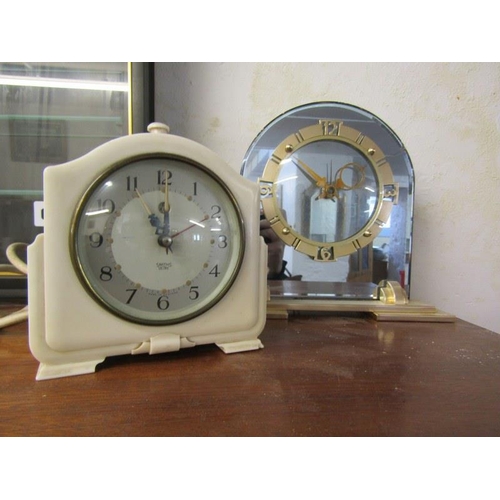 640 - RETRO MANTEL CLOCK, a mirrored backed mantel clock & Smiths Sectric bakelite mantel clock