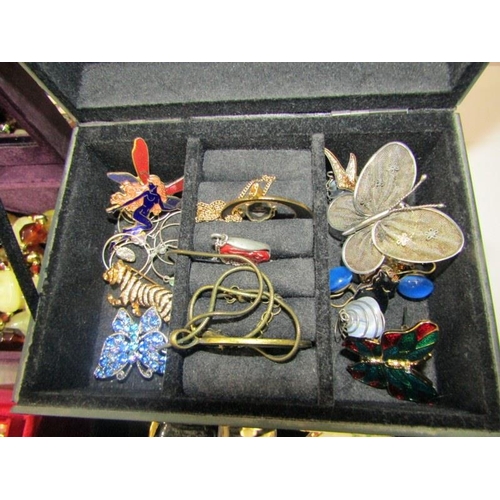 COSTUME JEWELLERY, large collection of costume jewellery in 5 assorted