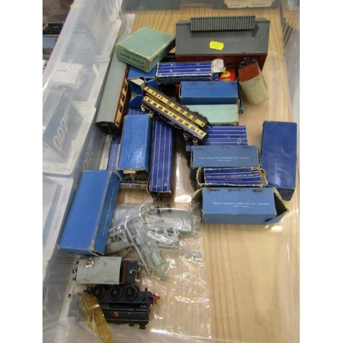 411 - VINTAGE HORNBY DUBLO, 00 gauge, to include station, carriages, coaches, wagons, junctions, etc