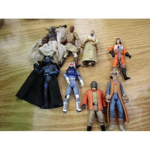 419 - STAR WARS, plastic container of mixed Star Wars characters,Luke Skywalker Pilot, Wookie, Hans Solo, ... 