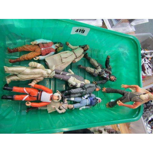 419 - STAR WARS, plastic container of mixed Star Wars characters,Luke Skywalker Pilot, Wookie, Hans Solo, ... 