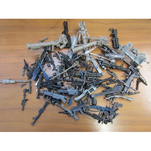 421 - STAR WARS, 2 bags of Star Wars figure accessories and weapons, also various R2 D2 models