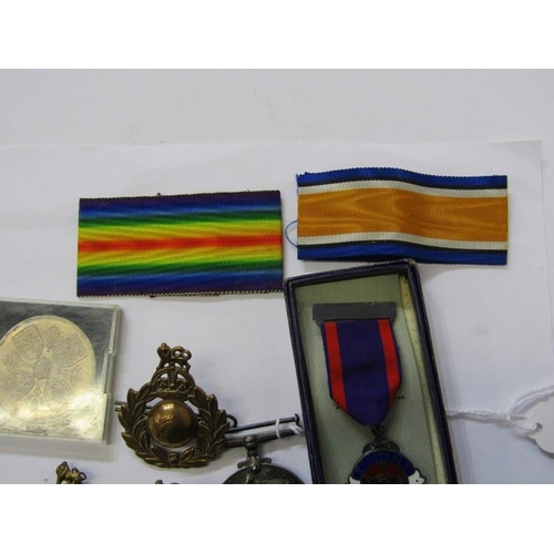 436 - 1914/18 WAR MEDAL to 16938 DA to A Prideaux, DH RNR, together with 3 cap badges and enamel badge