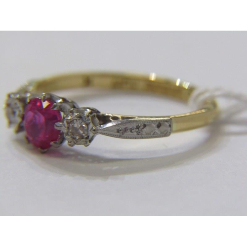 534 - 18ct YELLOW GOLD 3 STONE RUBY & DIAMOND RING, principal oval cut ruby with brilliant cut diamond to ... 