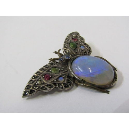 558 - VINTAGE BROOCH IN FORM OF AN INSECT, set with large irridescent stone, possibly moonstone