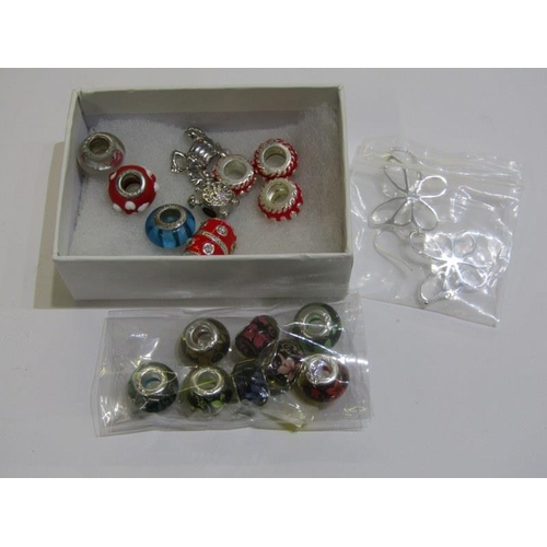 571 - COSTUME JEWELLERY, selection of costume jewellery including beads, brooches, earrings, etc