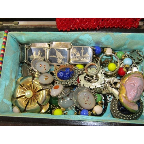 572 - WOOD JEWELLERY BOX containing selection of costume, including bracelets, rings, brooches, etc