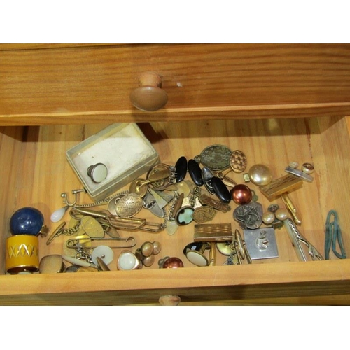 573 - COSTUME JEWELLERY, small 5 drawer chest of drawers of costume jewellery including earrings, necklace... 