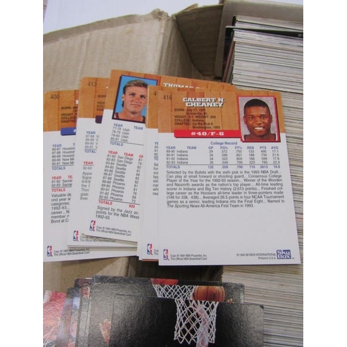 609 - BASKETBALL TRADE CARDS, published by SkyBox