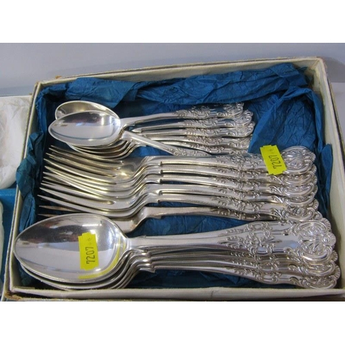 637 - CUTLERY, Wilson's Pure Tea, advertising caddy spoon, also 82 grams silver spoons, tongs and other pl... 