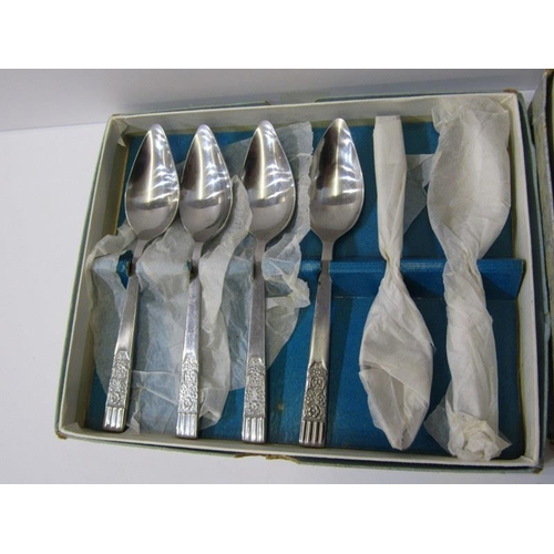 637 - CUTLERY, Wilson's Pure Tea, advertising caddy spoon, also 82 grams silver spoons, tongs and other pl... 