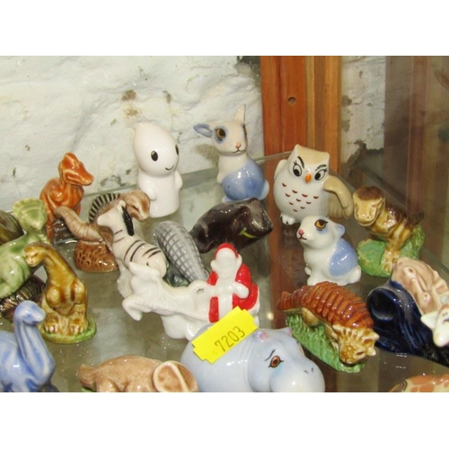 640 - WADE, 6 KP Friars miniatures, together with a large collection of Wade Whimsies