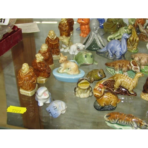 640 - WADE, 6 KP Friars miniatures, together with a large collection of Wade Whimsies