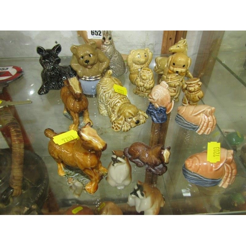 652 - WADE, collection of Wade animals including Kangaroo, shell fish and teddy bears