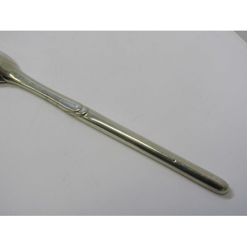 21 - GEORGIAN DISIGN WHITE METAL DOUBLE ENDED MARROW SCOOP, 20cm length