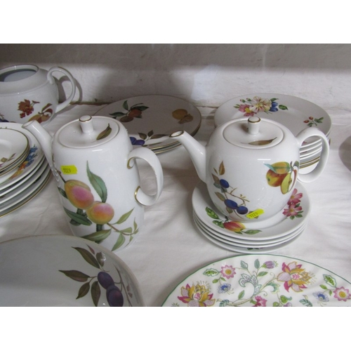 13 - ROYAL WORCESTER EVESHAM TABLEWARE, including coffee and tea pot, large bowl, various size plates and... 