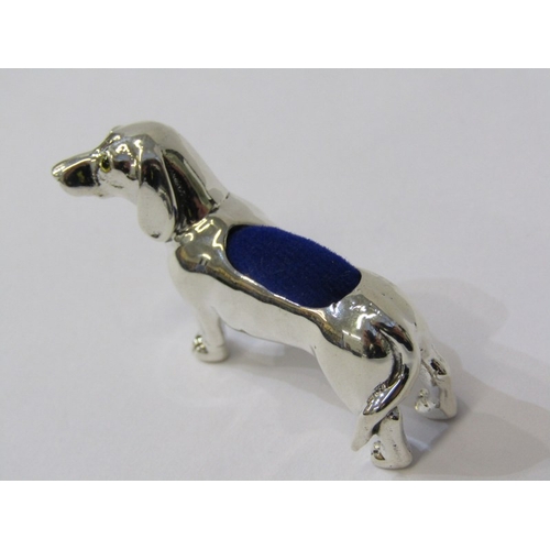 193 - NOVELTY PIN CUSHION, in the form of a Dachshund, 5cm's