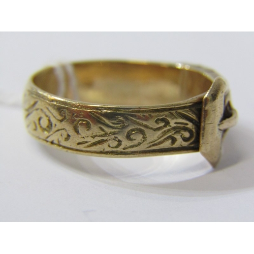 202 - GOLD BUCKLE RING, a large gent's gold buckle ring with engraved decoration, size W/X