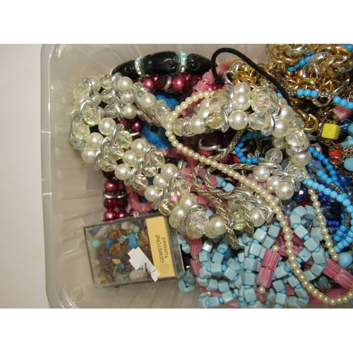 259 - COSTUME JEWELLERY, quantity of costume jewellery beaded necklaces, plated necklaces, pendants, etc