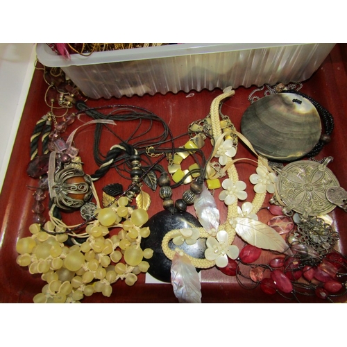 269 - ASSORTED FRESH WATER & FAUX PEARLS, 6 assorted fresh water and faux pearl necklaces, together with a... 