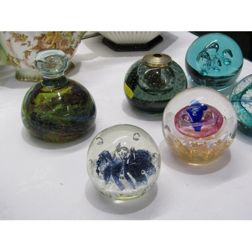 32 - PAPERWEIGHTS, 6 assorted glass paperweights including Mdina, Caithness spinaway, etc