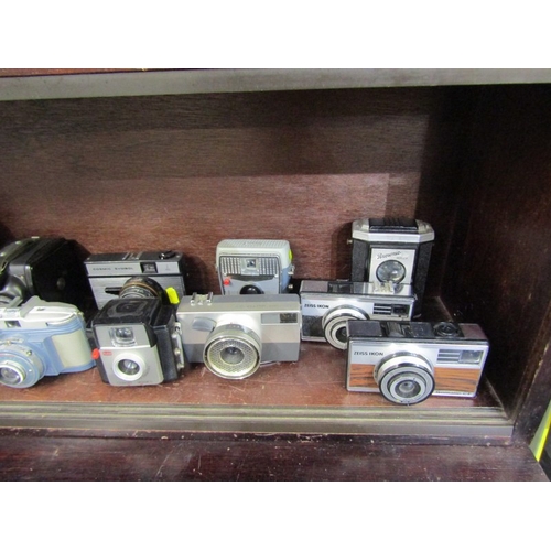 46 - VINTAGE CAMERAS, Ziess Ikon Ikomatic A and Ikomatic CF, a Kodak flash mite 20, Brownie flash 20, tog... 