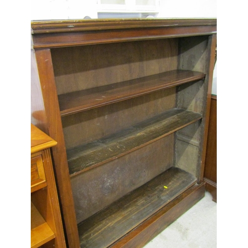 473 - MAHOGANY BOOKCASE, with 2 adjustable shelves, on plinth base, 105cm