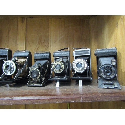 50 - VINTAGE CAMERAS, collection of vintage cameras including a Foyer Fixe, an Ensign Selfix 20, a Kinax ... 