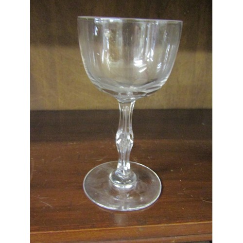 431 - ANTIQUE GLASSWARE, 8 assorted stemmed wines