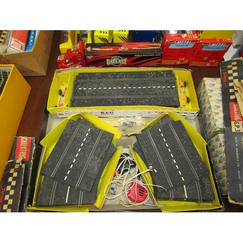 240 - VINTAGE SCALEXTRIC GRAND PRIX SERIES, by Triang, model no G.P.3, box a/f