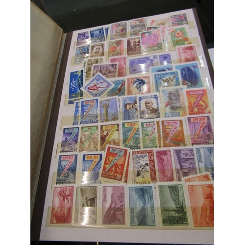 141 - Substantial collection of Russia Mint & used, early to late, in 3 albums