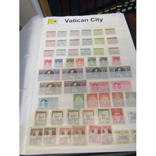 211 - VATICAN COLLECTION in album