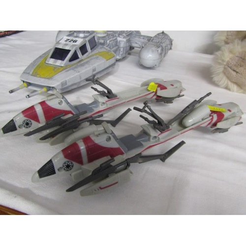 226 - STAR WARS, Star Fighter model by Lucas Films, 2 Star Wars pursuit vehicles by Hasbro and 1 other