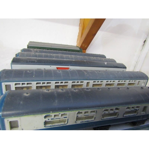 232 - OO GAUGE RAILWAYS, a British Rail diesel locomotive with 5 assorted carriages also a British Rail 2 ... 